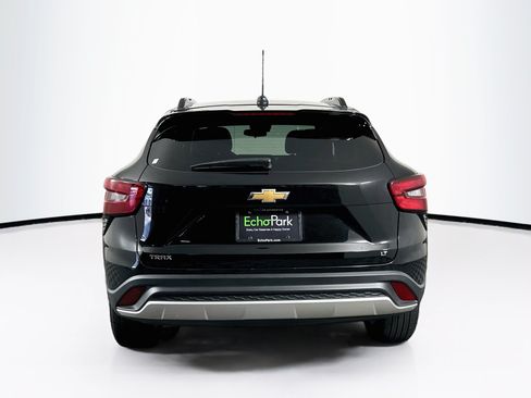 Used 2025 Chevrolet Trax LT w/ LT Convenience Package FWD image 7