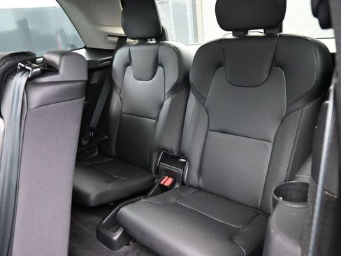 Used 2021 Volvo XC90 T5 Momentum w/ Protection Package Premier AWD/4WD image 19