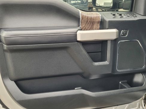 Used 2019 Ford F250 Lariat w/ Lariat Value Package image 16