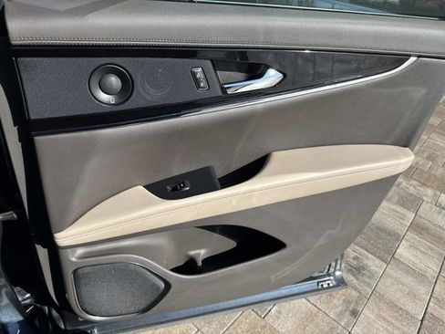 Used 2022 Lincoln Nautilus Reserve image 19