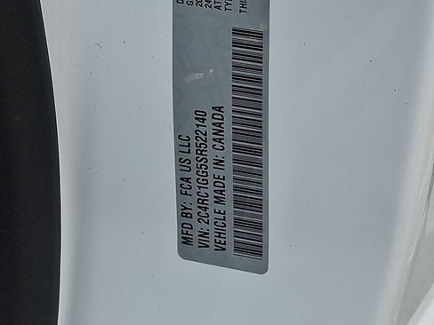 Used 2025 Chrysler Pacifica Limited FWD image 27