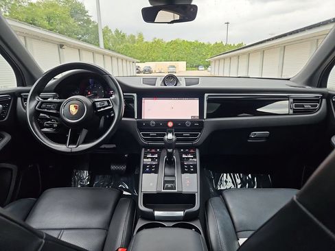 Certified 2023 Porsche Macan AWD/4WD image 12
