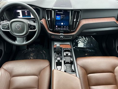 Used 2023 Volvo XC60 B5 Plus w/ Climate Package FWD image 15