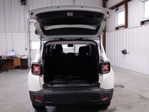 Used 2022 Jeep Renegade Latitude w/ Sun/Sound Group image 20