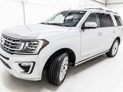 Used 2019 Ford Expedition Platinum RWD image 2