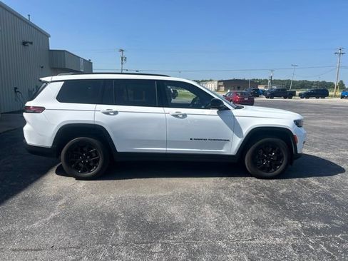 Used 2024 Jeep Grand Cherokee L Altitude AWD/4WD image 2