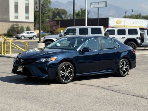 Used 2019 Toyota Camry SE FWD image 3