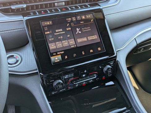 New 2025 Jeep Grand Cherokee Altitude image 26