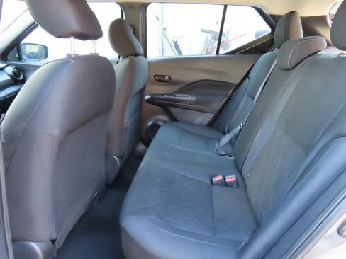 Used 2020 Nissan Kicks S image 28