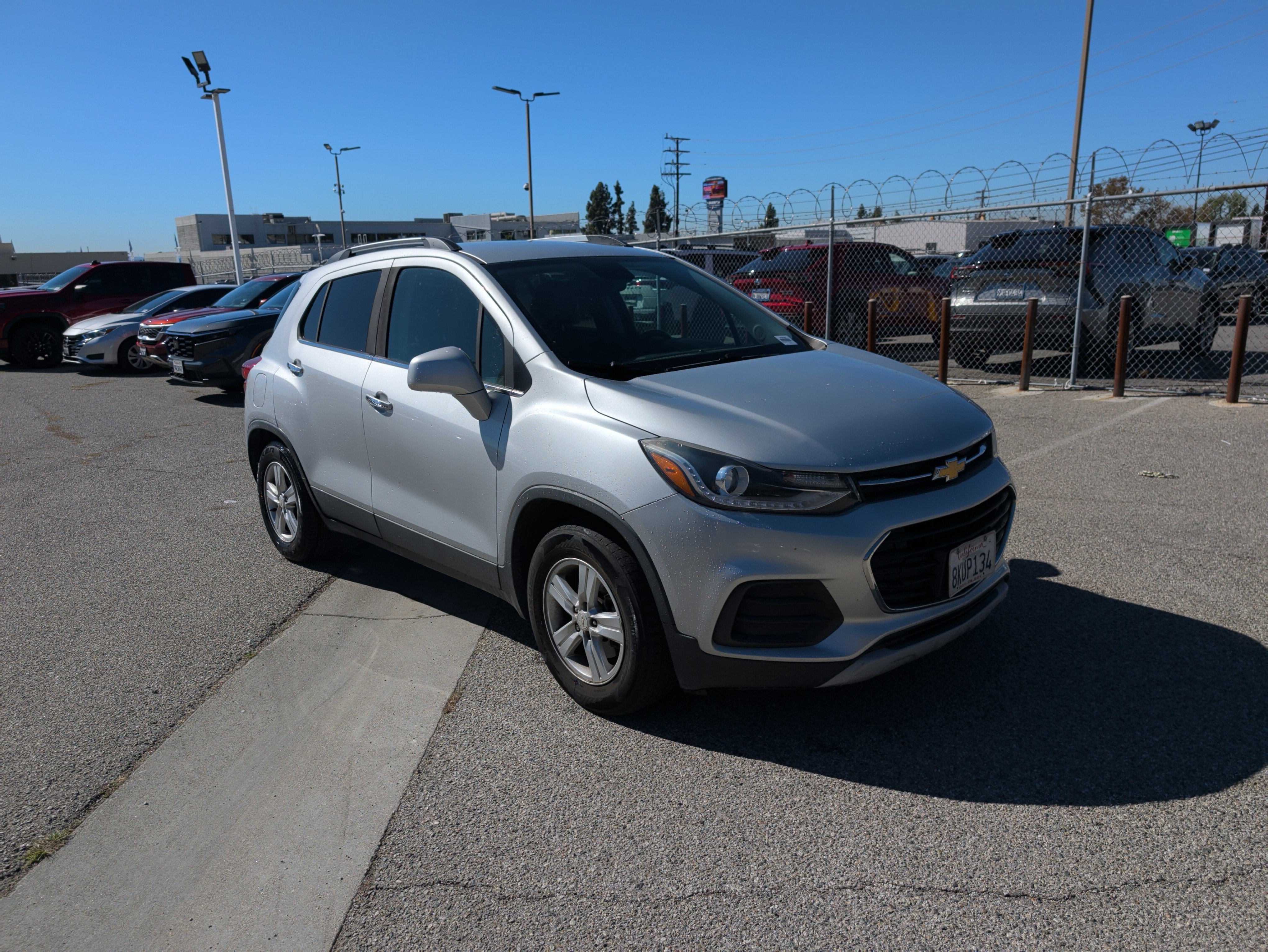 Used 2019 Chevrolet Trax LT w/ LT Convenience Package FWD image 2