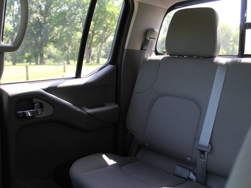 Used 2020 Nissan Frontier SV AWD/4WD image 12