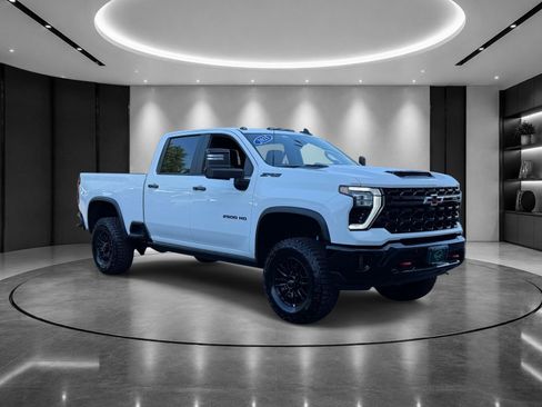 Certified 2025 Chevrolet Silverado 2500 ZR2 w/ Technology Package AWD/4WD image 3