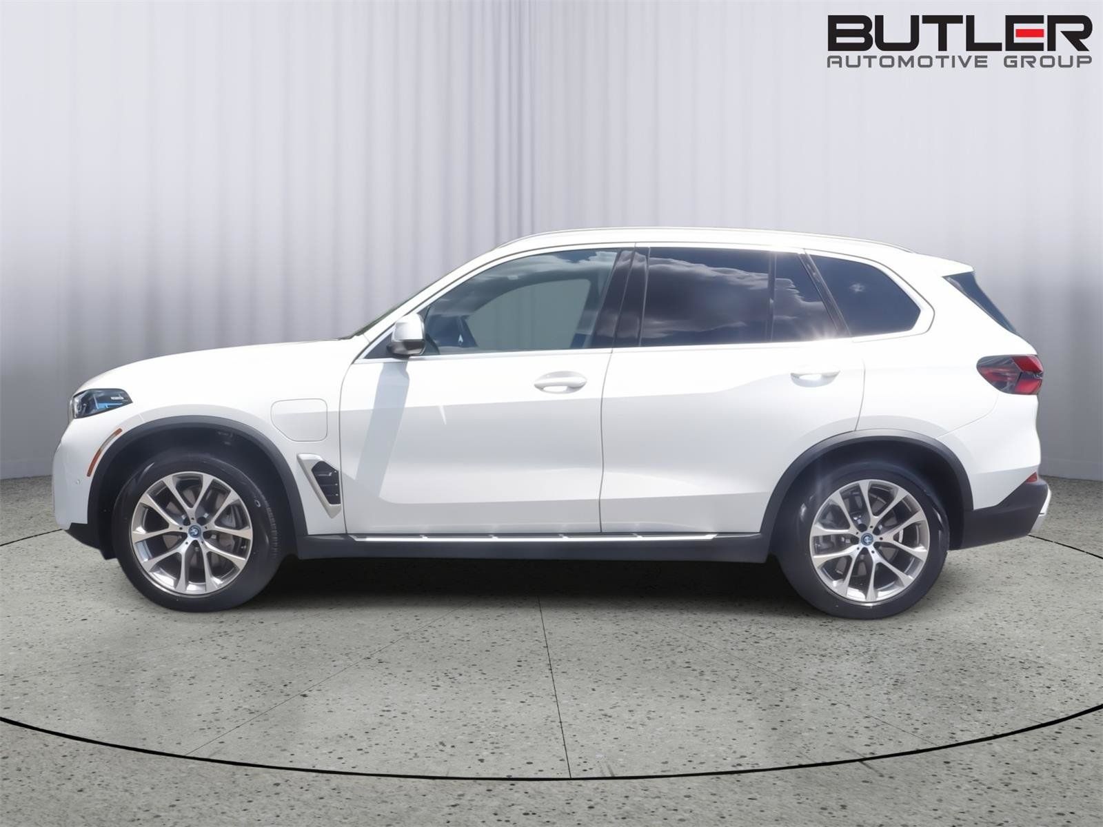 Used 2024 BMW X5 xDrive50e AWD/4WD image 3
