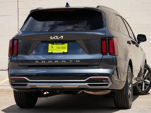 Used 2022 Kia Sorento S w/ Panoramic Sunroof Package FWD image 4