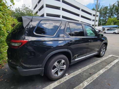 Certified 2024 Honda Pilot EX-L image 3