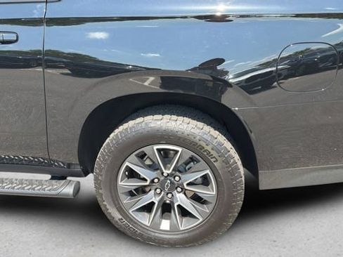 Used 2023 Chevrolet Suburban Z71 w/ Luxury Package AWD/4WD image 34