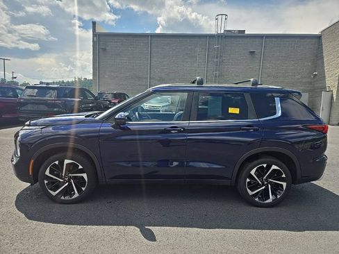 Used 2023 Mitsubishi Outlander SE AWD/4WD image 3