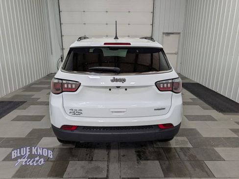 Used 2025 Jeep Compass Latitude AWD/4WD image 3
