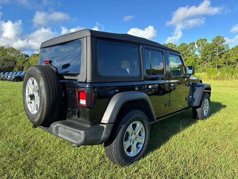 Used 2019 Jeep Wrangler Unlimited Sport S image 3