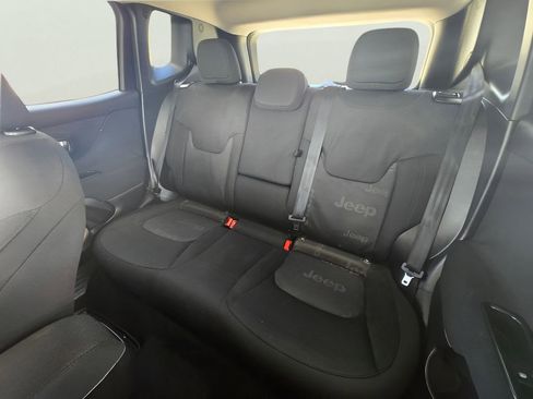 Used 2017 Jeep Renegade Latitude AWD/4WD image 10
