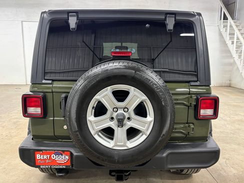 Used 2020 Jeep Wrangler Sport AWD/4WD image 6