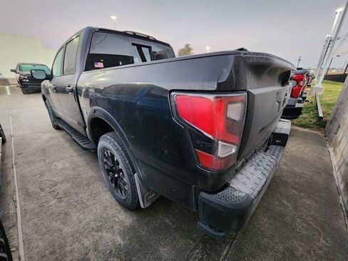 Used 2021 Nissan Titan PRO-4X w/ Pro-4x Convenience Package image 4