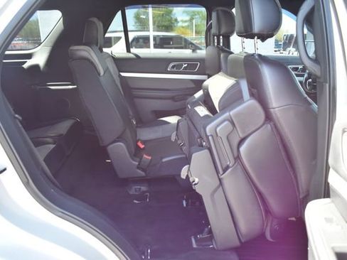 Used 2017 Ford Explorer XLT w/ Equipment Group 202A AWD/4WD image 44