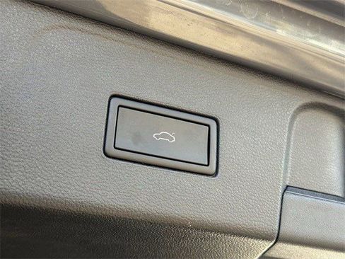 Used 2025 Volkswagen Atlas SEL Premium R-Line image 28