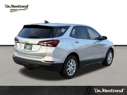 Used 2022 Chevrolet Equinox LS w/ LS Convenience Package image 5