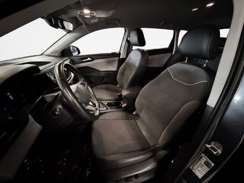 Used 2024 Volkswagen Taos SE image 11