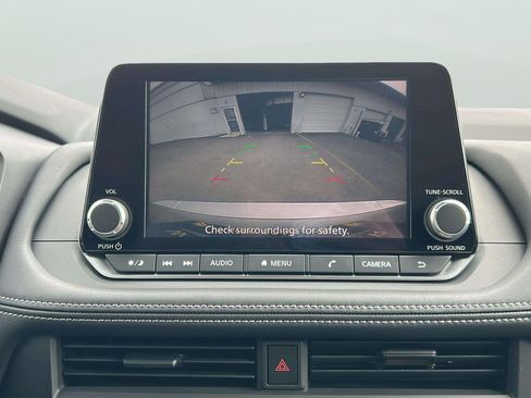 Used 2025 Nissan Rogue S FWD image 27