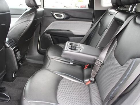 Used 2022 Jeep Compass Latitude image 37