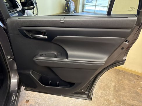 Used 2022 Toyota Highlander XLE image 20