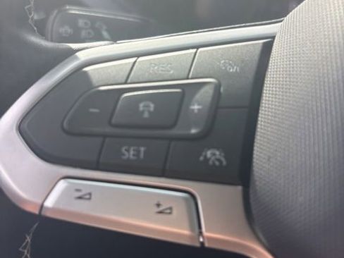 Used 2023 Volkswagen Taos SE w/ Panoramic Sunroof Package AWD/4WD image 15