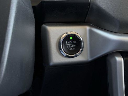 Certified 2023 Ford Expedition XLT image 18