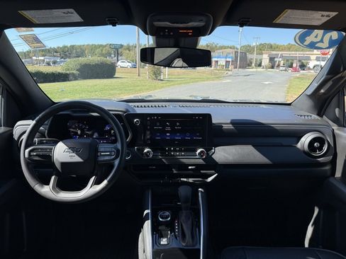 Used 2024 Chevrolet Colorado Trail Boss w/ Technology Package image 40