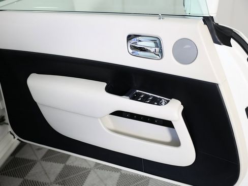 Used 2016 Rolls-Royce Wraith image 17