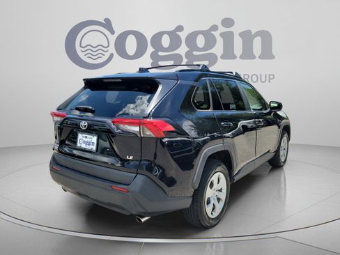 Used 2019 Toyota RAV4 LE FWD image 3