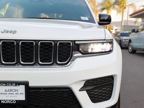 New 2026 Jeep Grand Cherokee Laredo RWD image 5