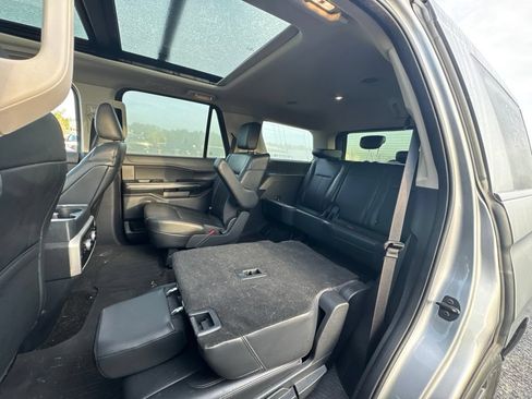 Used 2022 Ford Expedition XLT RWD image 11