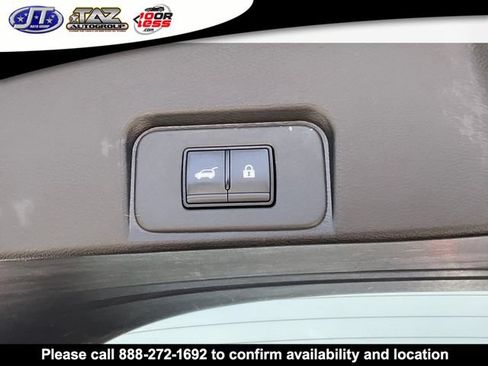 Used 2025 Nissan Rogue SV FWD image 17