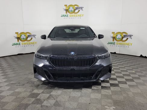 New 2026 BMW 550e xDrive w/ Premium Package image 2