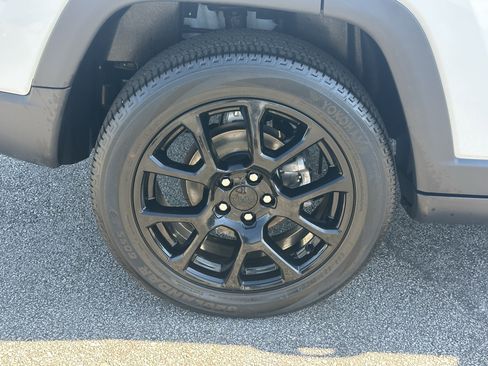 Used 2022 Jeep Compass Latitude AWD/4WD image 17