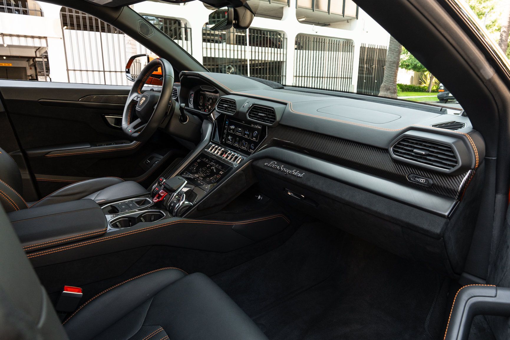 Used 2024 Lamborghini Urus Performante AWD/4WD image 60