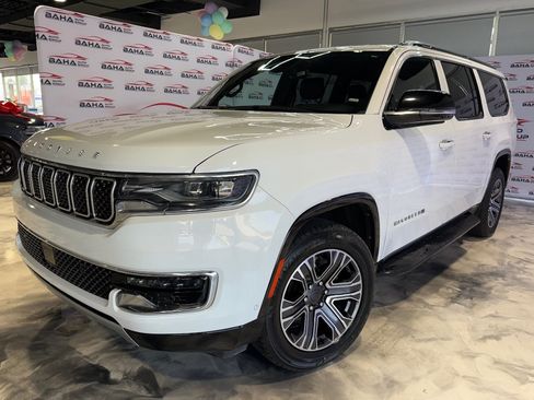 Used 2024 Jeep Wagoneer L Series II w/ Flexible Seating Group image 15