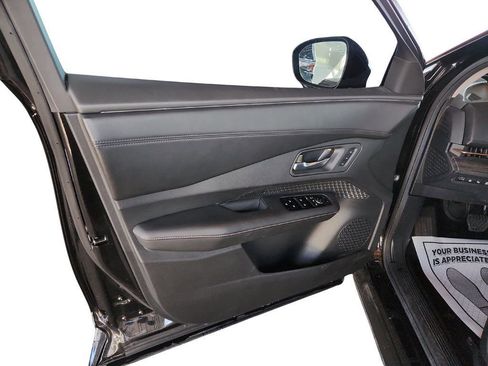 Used 2023 Nissan Ariya FWD image 11