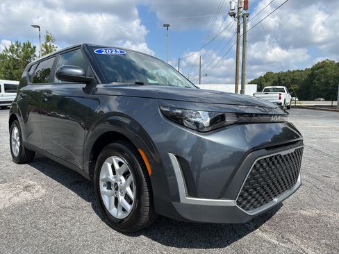 Used 2025 Kia Soul LX w/ LX Technology Package FWD image 38