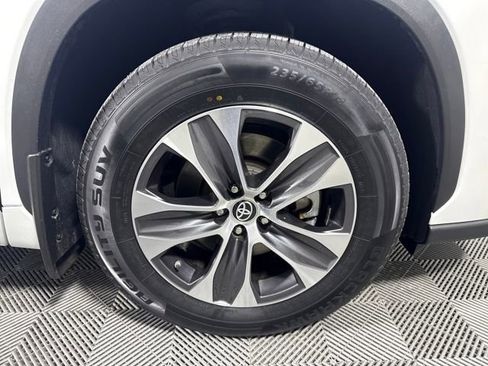 Used 2022 Toyota Highlander XLE image 15