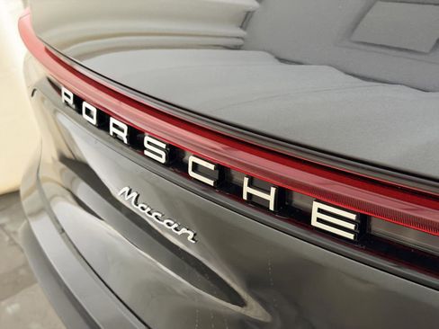New 2026 Porsche Macan image 25