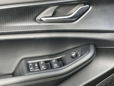 New 2025 Jeep Grand Cherokee Altitude image 13